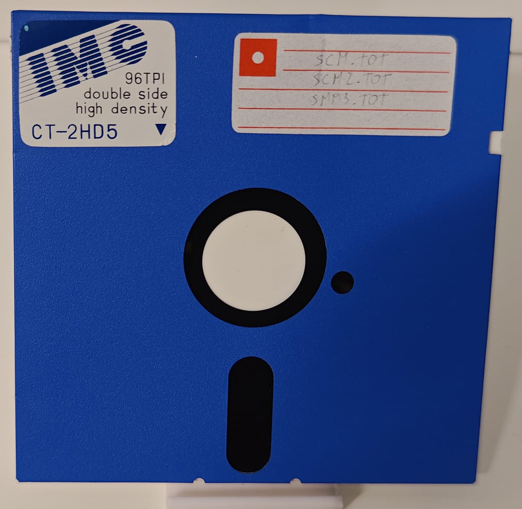 Disco de 5¼" doble cara y alta densidad, capacidad 1,2Mb Disco de 5¼" doble cara y alta densidad, capacidad 1,2Mb