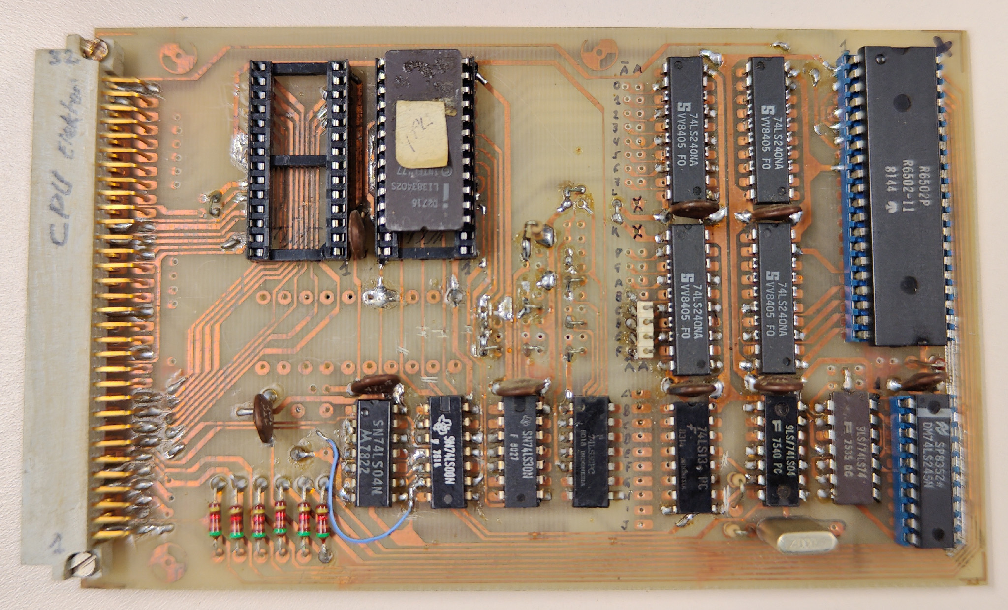 Placa de CPU con microprocesador Rockwell 6502 y lógica de control del Junior Computer